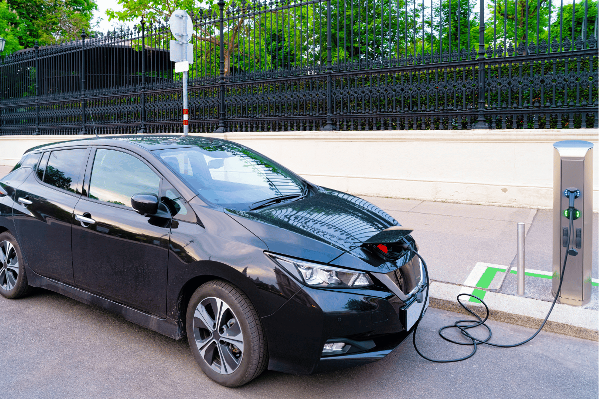 coche híbrido y eléctrico