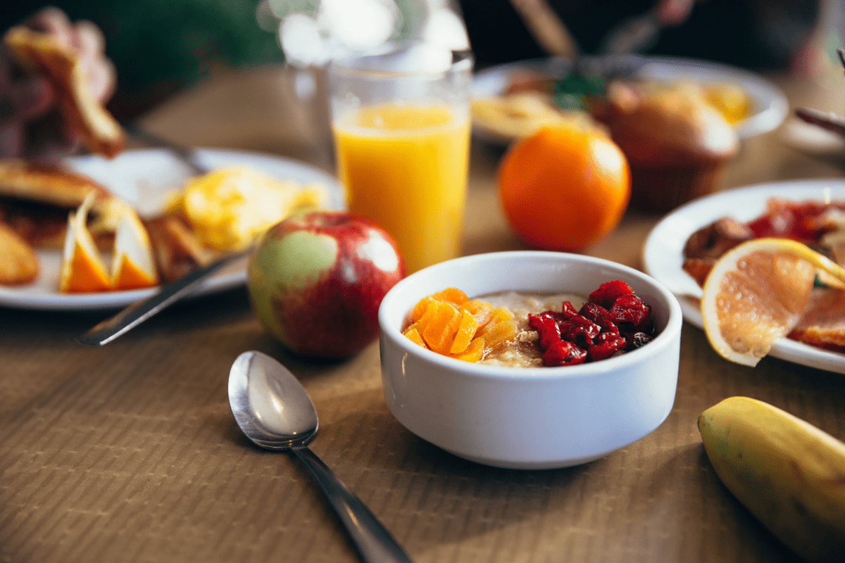 desayuno y almuerzo